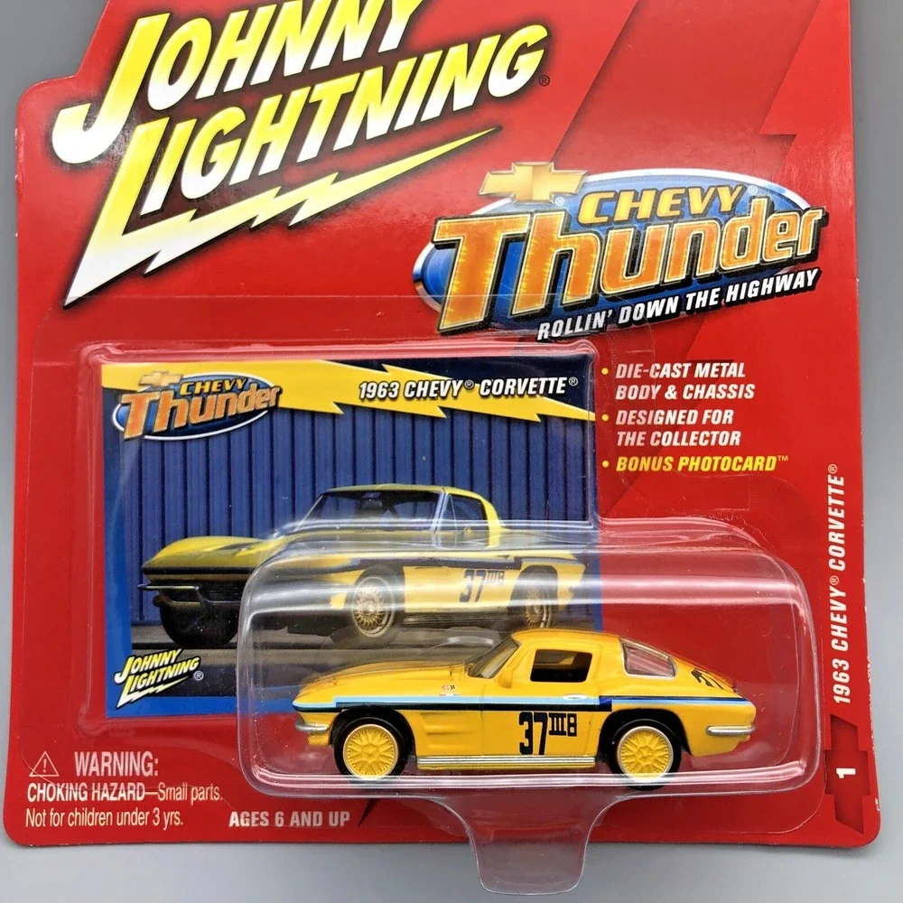 Johnny Lightning Chevy Thunder 1963 Chevrolet Corvette Car Yellow Diecast 1/64‎